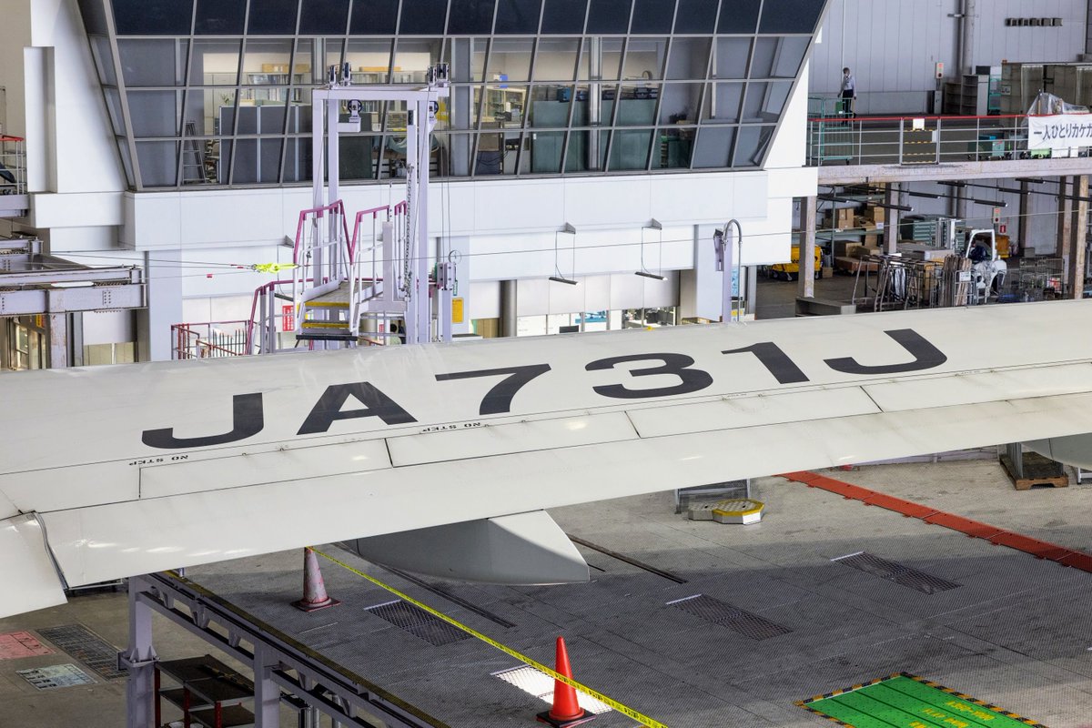 FlyTeamJp's tweet image. 先日退役したJAL 777-300ER「JA731J」の退役整備に大潜入!!
【退役整備レポート:前編】JAL777-300ER初号機、整備士の思いと取り組み
flyteam.jp/news/article/1…
#JAL #JA731J
