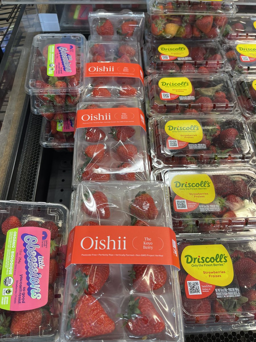 Oishi strawberry初めて見かけたよ　８個で9.99ドルやった
