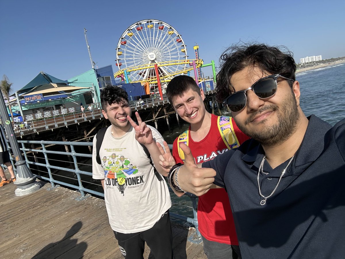 We made the pilgrimage to the Santa Monica Pier 🎡🙏

Time to head back to LAX for Flight Attempt #2 😂