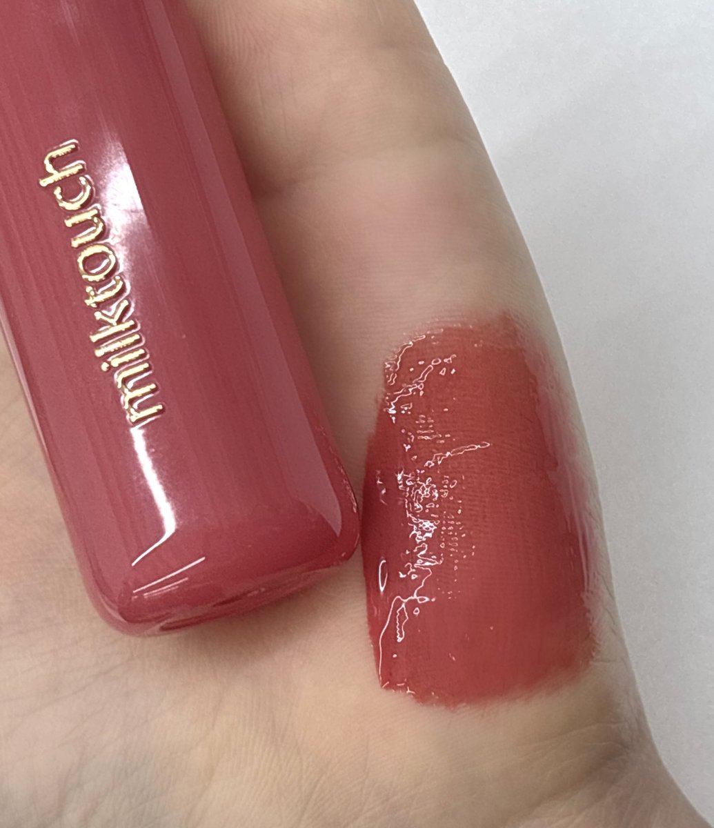 르세라핌 은채님 브이로그 속
내돈내산템으로 나온 밀크터치 젤리핏 틴트🥰

밀터지기 추정 7호 어텀 피치같아요🍑

분위기있는 누드 피치색으로
봄웜~봄브 찰떡 컬러랍니다✨