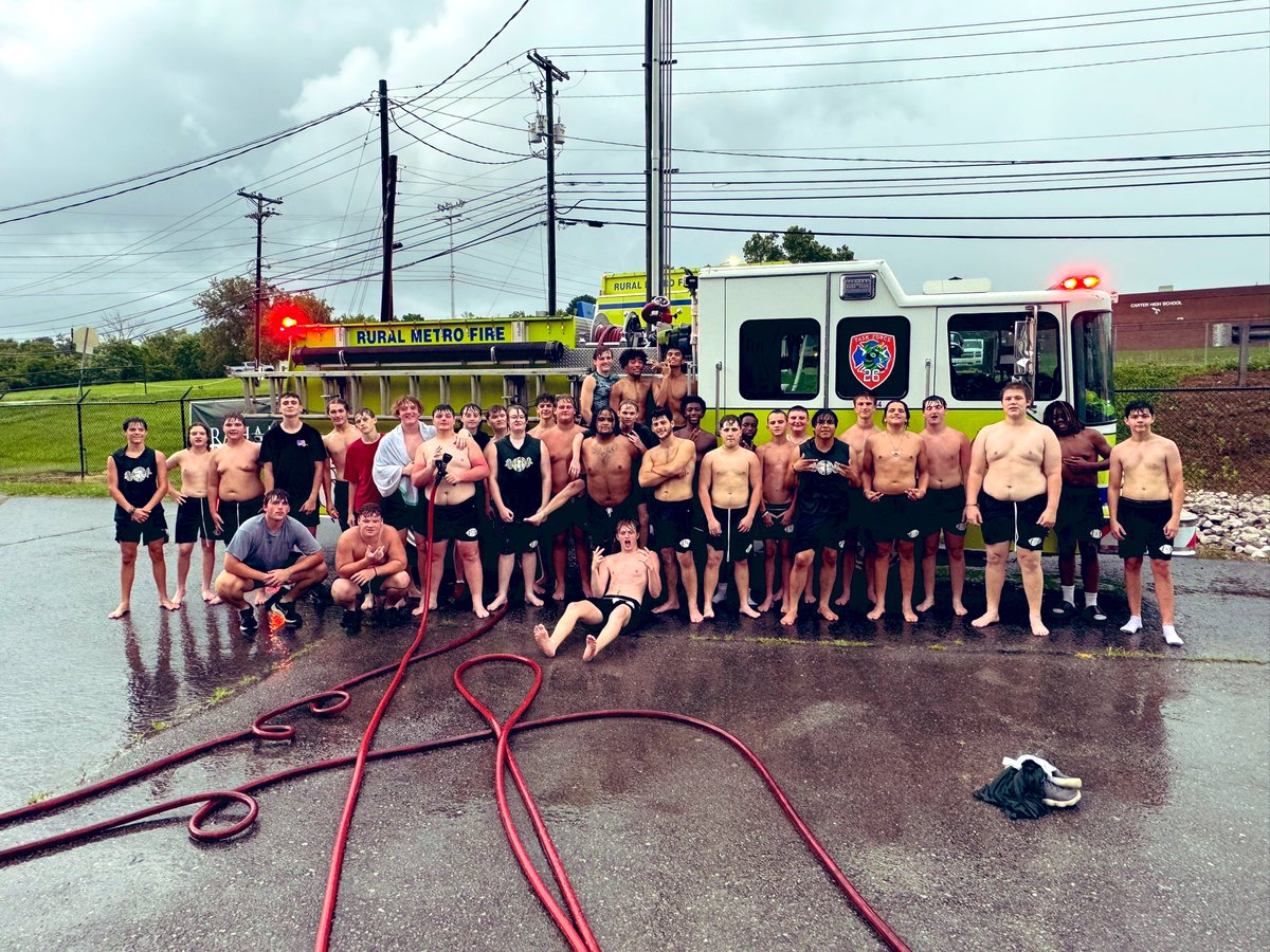CarterHSFB's tweet photo. Work Hard. Play Hard. 

HUGE thank you @ruralmetrofire for providing all the FUN!

#GoHornets🟢⚪️ l #EXIT398 l #WTM https://t.co/T8UyulRilw
