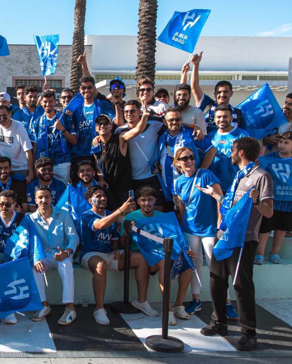 نادي سعودي عالمي واسمه" هلال "
نادي وله عشااااااق في كل دوله 💙