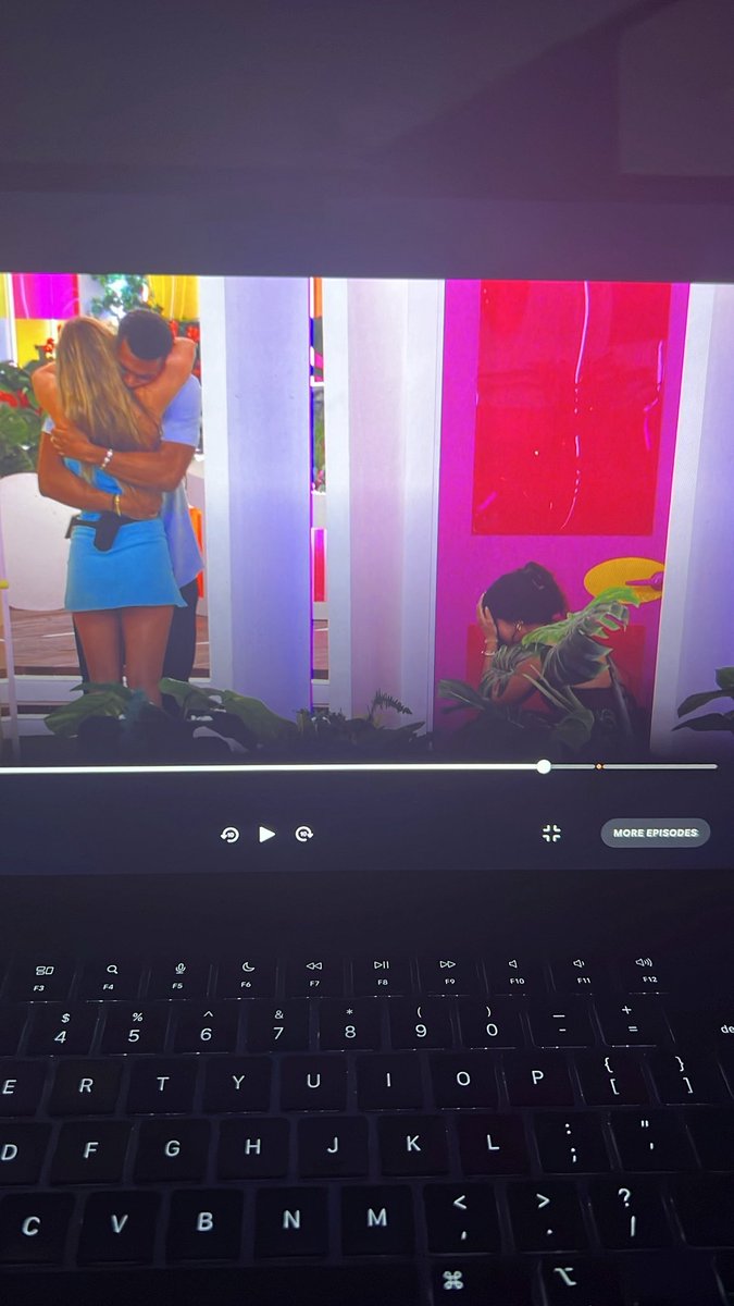 _bigcinna_'s tweet photo. Production so messsyyyyyyy bro this angle is crazyyyyy #LoveIslandUSA https://t.co/rNFasvggLj