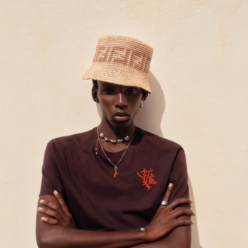 FENDI_JAPAN's tweet photo. サマーコレクションの新作が発売中。サンゴの形のペンダントやシェル型のメタルモチーフのネックレスやブレスレットなど、遊び心のあるメンズアクセサリーの新作を是非ご覧ください。
#Fendi #FendiSummer #フェンディ
