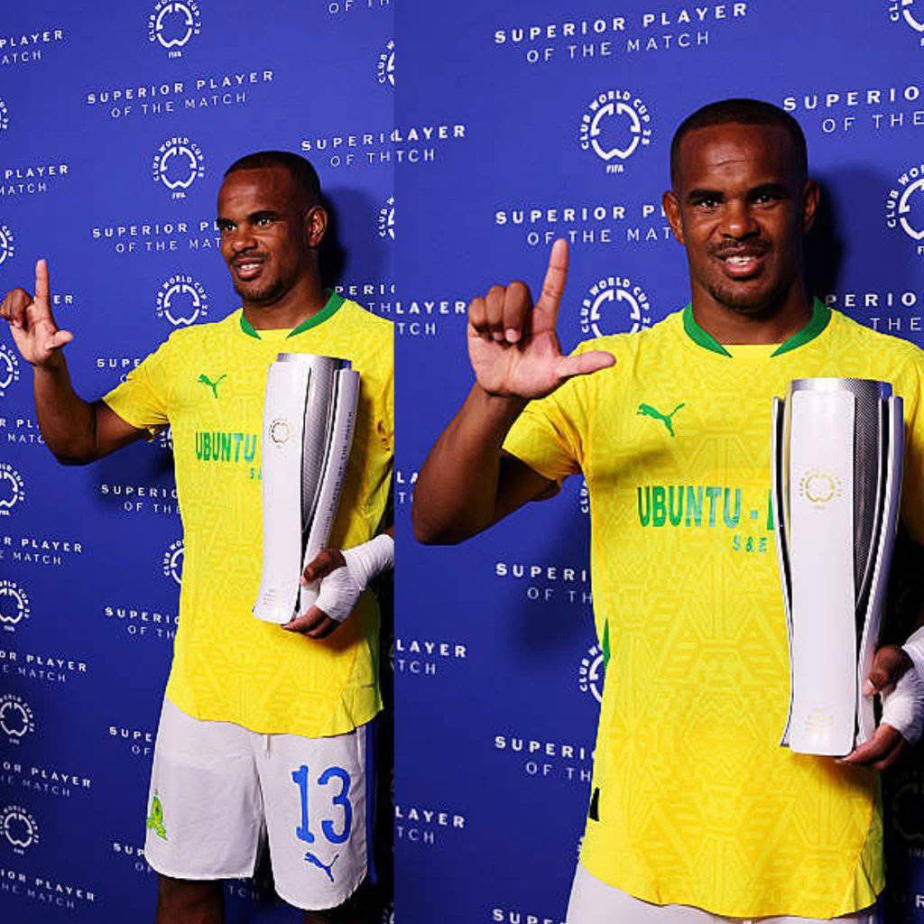 MickyJnr__'s tweet photo. 🇿🇦 Iqraam Rayners becomes the first African player to win the Superior Player of the Match award at the Club World Cup! ✨

History made. 🌍👏

#ClubWorldCupwithMicky | #FIFAClubWorldCup #Sundowns #UlsanHD https://t.co/plMmiGZSKY