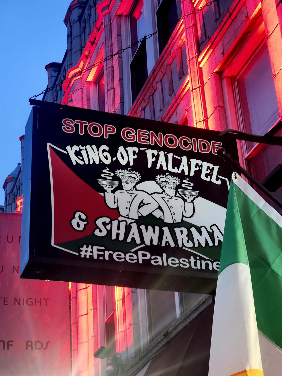 anthonyzenkus's tweet photo. This is why Queens is lit. Free Palestine and great shawarma, too. https://t.co/vAc60wKAmw