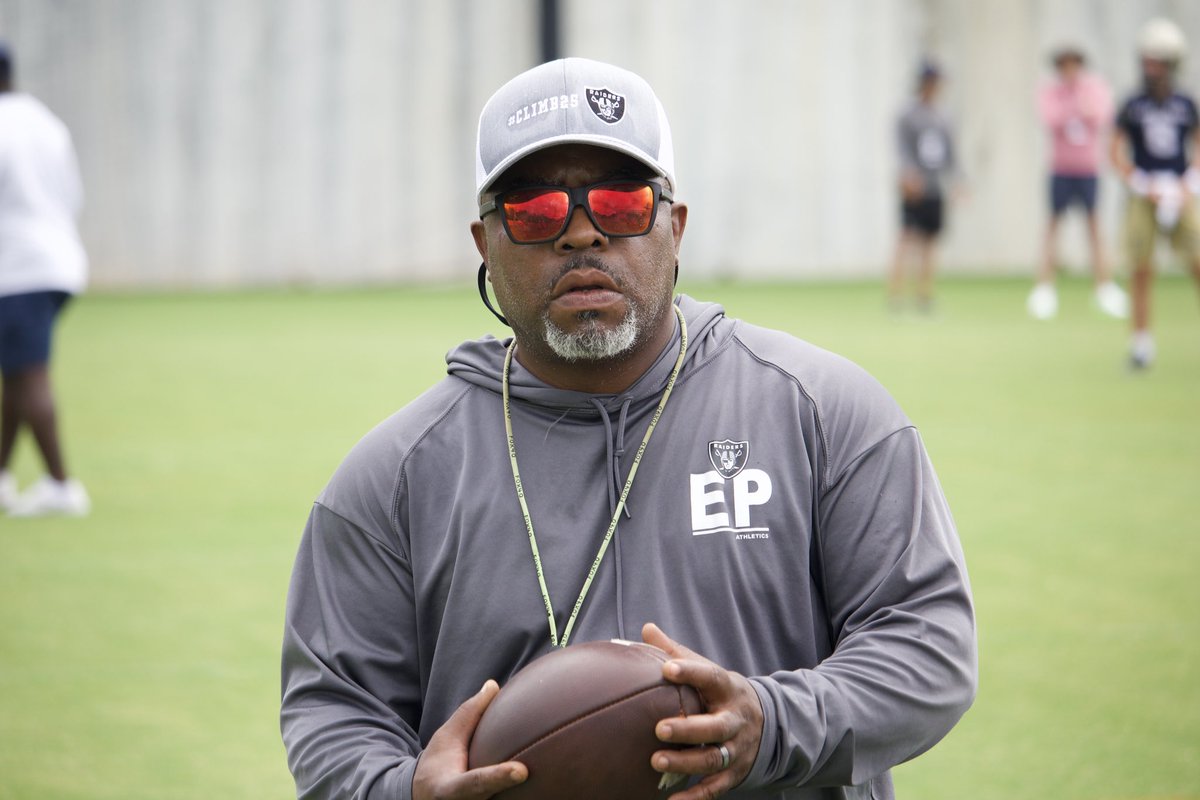 EPHSRecruiting's tweet image. Auburn 7 vs 7 Camp last week!

🔥💯🔥

@AuburnFootball 

#CLIMB25

@Raiders @AthleticsEP @VanSpence10 @coachruss23 @BJacobsonFBall @RecruitGeorgia @NwGaFootball @RustyMansell_ @BALLERSCHOICE1 @ChadSimmons_ @ErikRichardsUSA @NEGARecruits @PrepRedzoneGA @GHSFdaily #RaiderNation