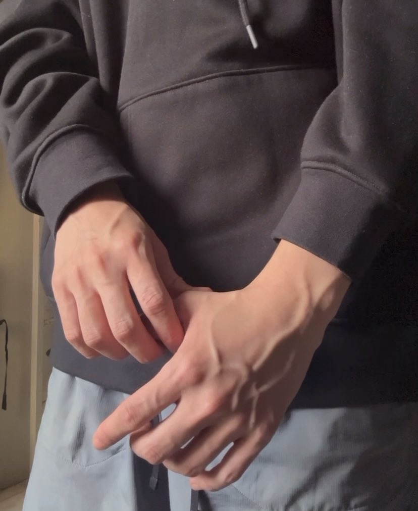 把小尾巴藏好了哦.#手控