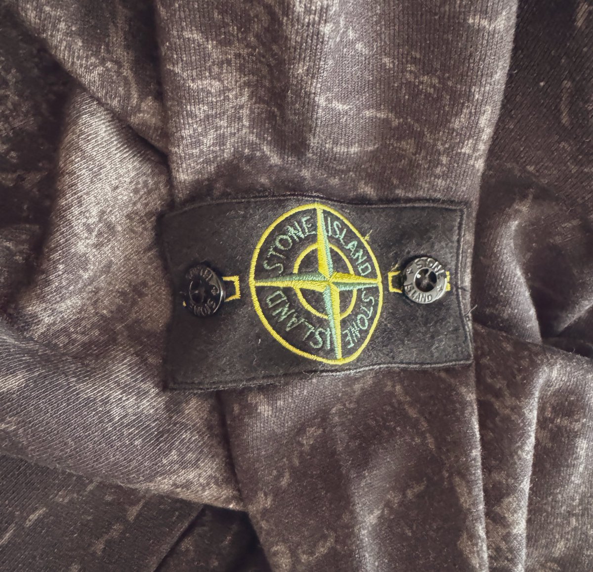 すとーんあいらんどとsupreme
今頃届くの遅えよ。外30度くらいあるからもう。