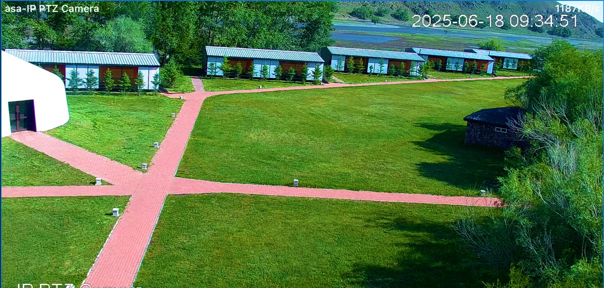 Хархорумд утгаар нь зун болж бнда.Орхон гол маань усаар дүүрэн.Өөрийн хэмжээнд байнга л арчилгаа цэвэрлэгээ хийгээд явчихдаг. Тууштай үзэхэд үр дүн нь ил бдгт сайхан бдг.Хөгшин бургас илүү улиасыг үндсээр авч оронд нь гацуур их суулгасан. Ганган бнаа 👃🫁🫦. Яваандаа моносон