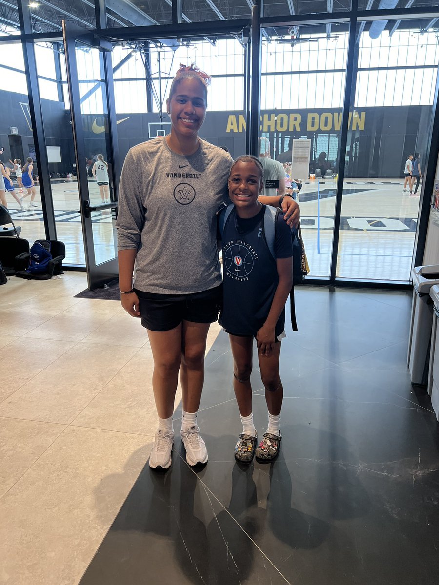 TamiyaMcclain's tweet photo. Vanderbilt’s WBB program is 100% a program I’m interested in working hard to play for. Got the chance to meet/talk to some of the coaches and players. The amount of great energy I was able to encounter while getting feedback on my game is always great to hear !! #Anchordown https://t.co/yRC2jX9MH0
