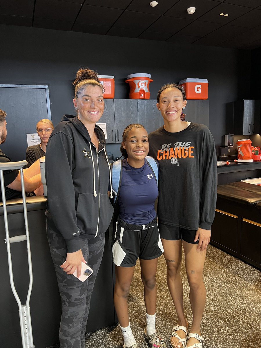 Vanderbilt’s WBB program is 100% a program I’m interested in working hard to play for. Got the chance to meet/talk to some of the coaches and players. The amount of great energy I was able to encounter while getting feedback on my game is always great to hear !! #Anchordown