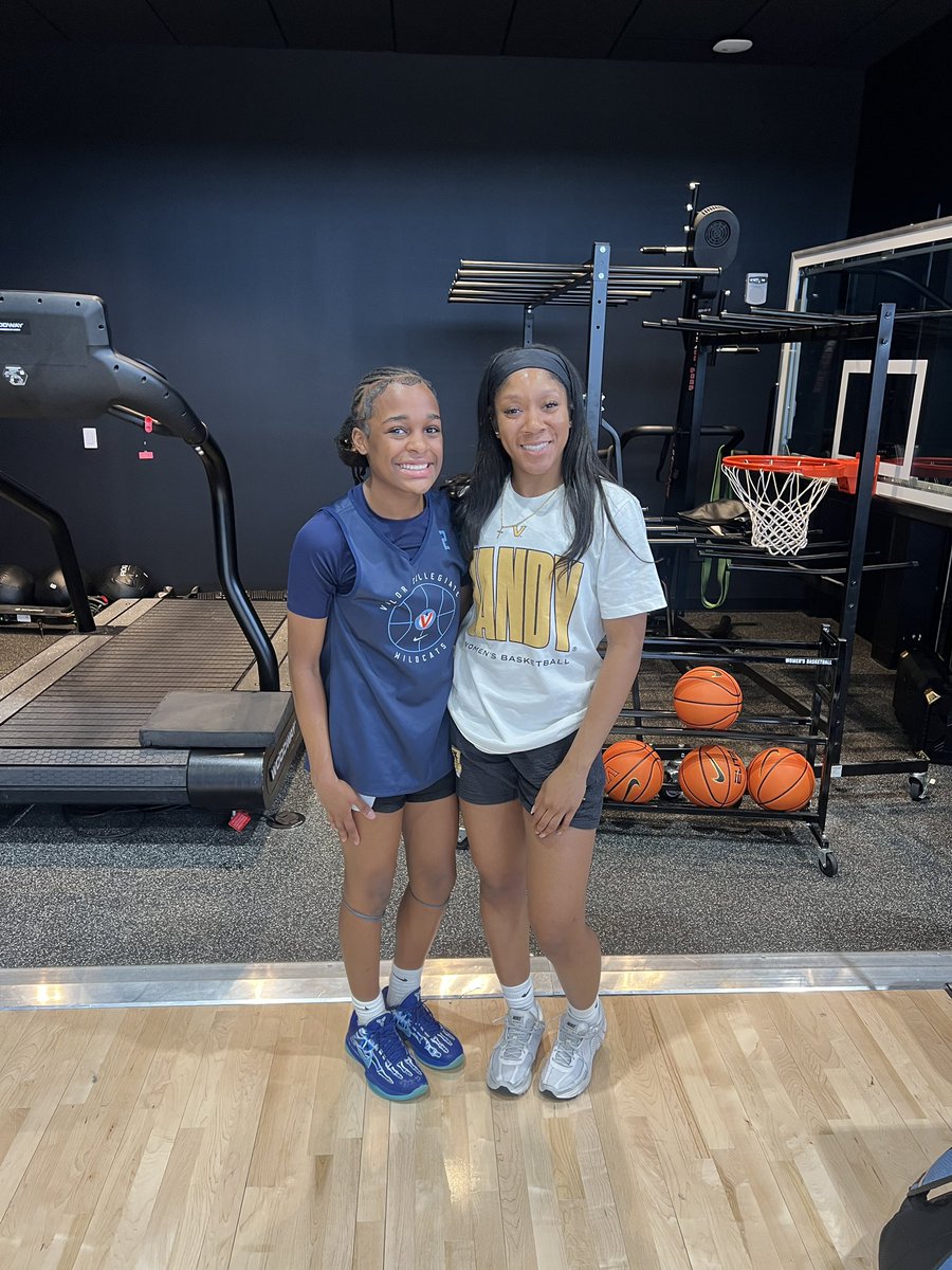 TamiyaMcclain's tweet photo. Vanderbilt’s WBB program is 100% a program I’m interested in working hard to play for. Got the chance to meet/talk to some of the coaches and players. The amount of great energy I was able to encounter while getting feedback on my game is always great to hear !! #Anchordown https://t.co/yRC2jX9MH0