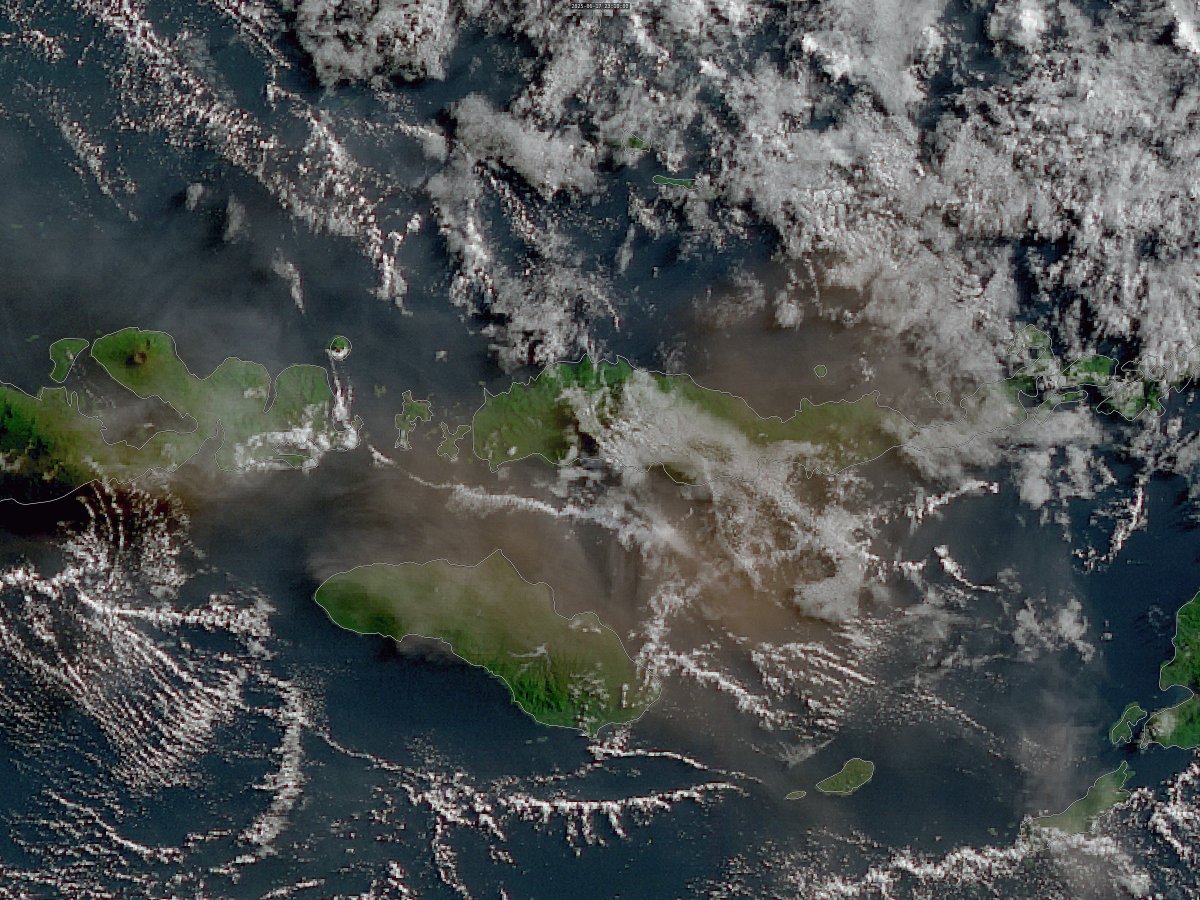 Citra Himawari pagi ini menunjukkan sebaran abu erupsi Lewotobi kemarin sore yang menyebar ke Pulau Sumba (mengarah Barat Daya) dan ke Barat hingga ke Sumbawa, NTB.