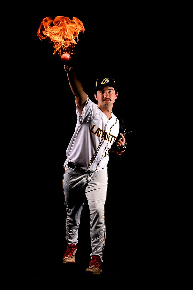 The Aviators head into the ninth inning leading 14-8 with Robert Tracy taking the mound looking to secure the win for the Aviators.