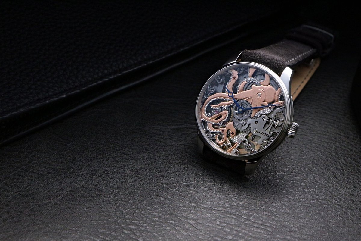 DearWatchLover's tweet photo. 「時を刻む道具」を超えた、芸術作品とし ての風格。
うねるタコの足が文字盤を舞う 〈クドクト パス〉は、クンストヴェルク・コレクショ ンの真髄。クドケの世界観が凝縮されたー 本。
#Kudoke #Kudoktopus #独立時計師 #クドケ https://t.co/OUN9BrFM3n