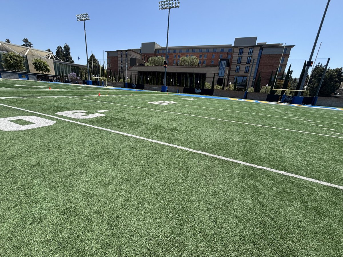 Captain627272's tweet image. Thank you @UCLAFootball for the camp had a great time meeting coaches and staff while participating in the camp 235 lbs Class of 2028 Position: Center Village Christian school @2gKohl @CoachBru1 @Raadicle @KelleyBeMoore @CoachOglesby #football #fypシviral #CollegeFootball…