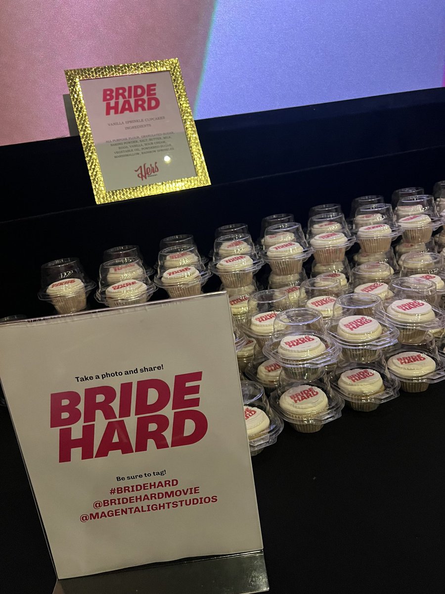 Juliocmvalle's tweet photo. At the premiere of #BrideHard @BrideHardMovie @MagentaLightStudios https://t.co/6jXsA7ETij