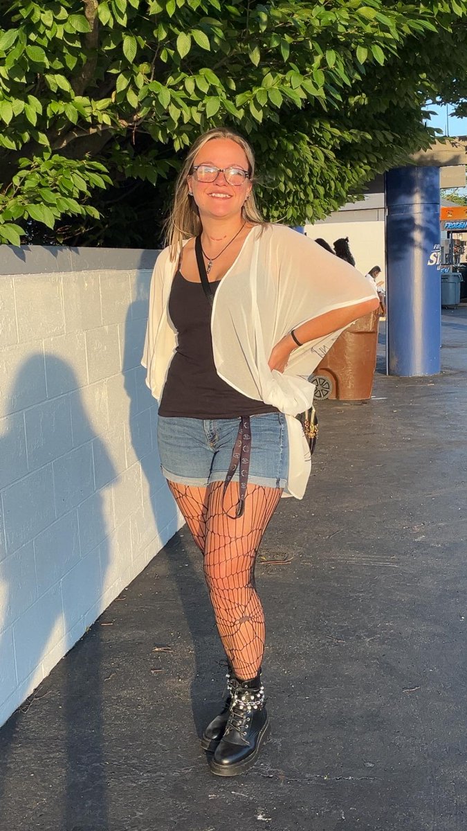 DWritingCorner's tweet photo. No one ever talks about healing your inner teenager….well I got to heal mine at the Avril Lavigne concert that I didn’t know I needed. #AvrilLavigne #concerts #Cincinnati https://t.co/0HK2LEOajl