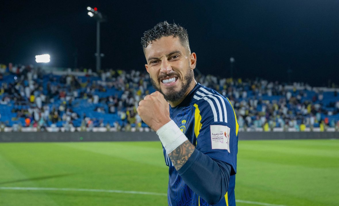 rql8t's tweet photo. حُسمت بـ اقلامي .. Welcome #alex_telles ! https://t.co/OnayEajH5S