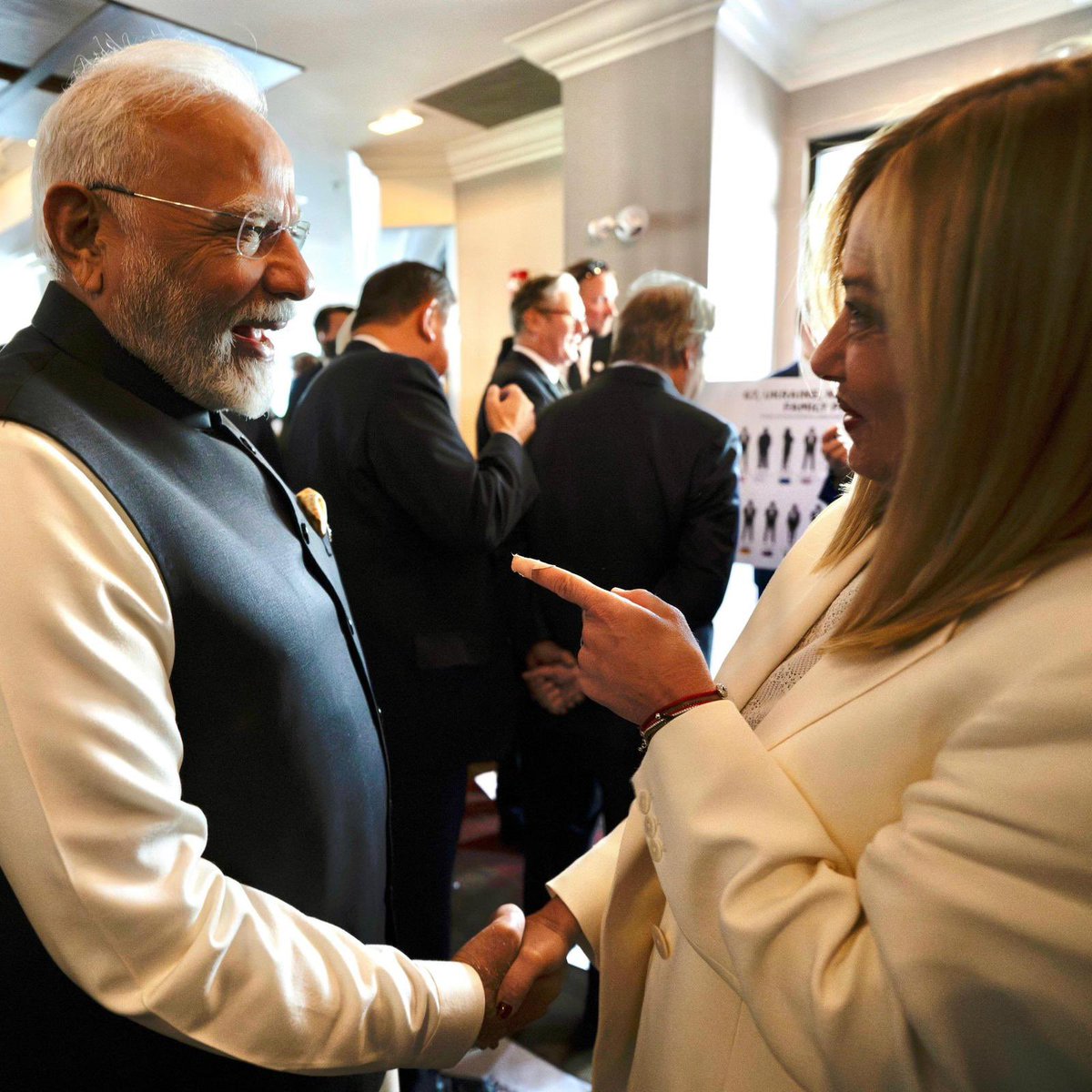 "Tu woh hi Ch*t**a hai na jo apnay aap ko #VishavGuru kehta hai"