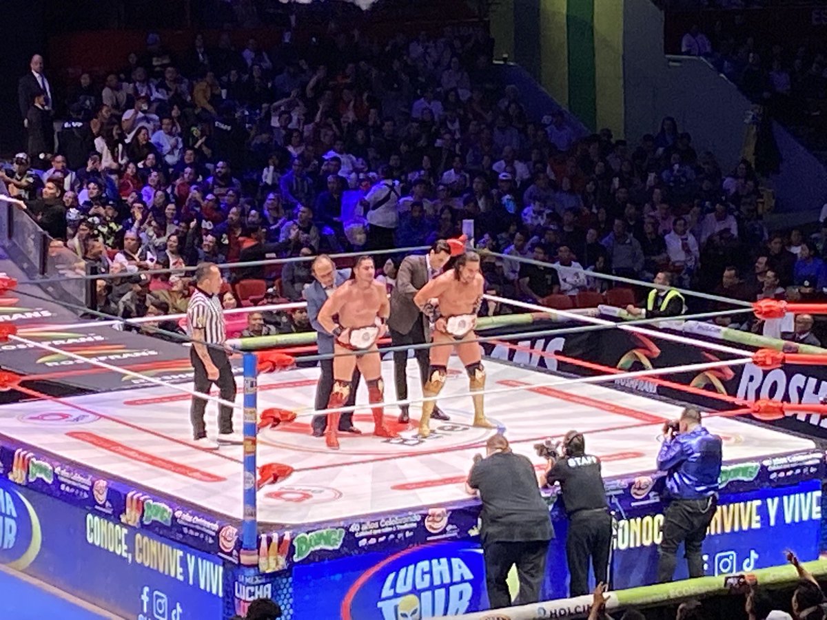 Lucha Central (@luchacentralcom) on Twitter photo #MartesDeArenaMexico
Angel de Oro & Niebla Roja retains the CMLL World Tag Team Championship over CRU. 🇲🇽
Photo by <a href="/Pep_Carrera/">Pep Carrera</a> 📸
#LuchaCentral #CMLL #AEW #ROH #LuchaLibre #ProWrestling #プロレス 🤼♂️
➡️ LuchaCentral.Com 🌐 #MartesDeArenaMexico
Angel de Oro & Niebla Roja retains the CMLL World Tag Team Championship over CRU. 🇲🇽
Photo by <a href="/Pep_Carrera/">Pep Carrera</a> 📸
#LuchaCentral #CMLL #AEW #ROH #LuchaLibre #ProWrestling #プロレス 🤼♂️
➡️ LuchaCentral.Com 🌐