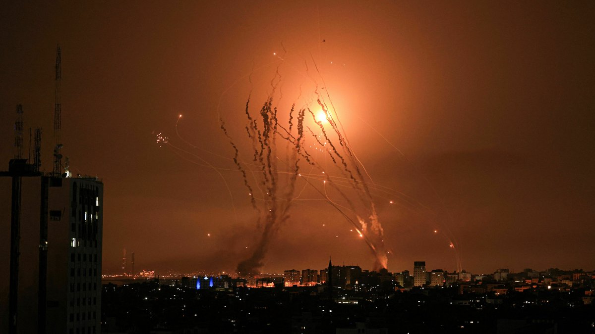 BREAKING: Israel's Iron Dome has malfunctioned, redirecting an Iranian nuclear warhead towards India. Please send prayers for Aspire's family