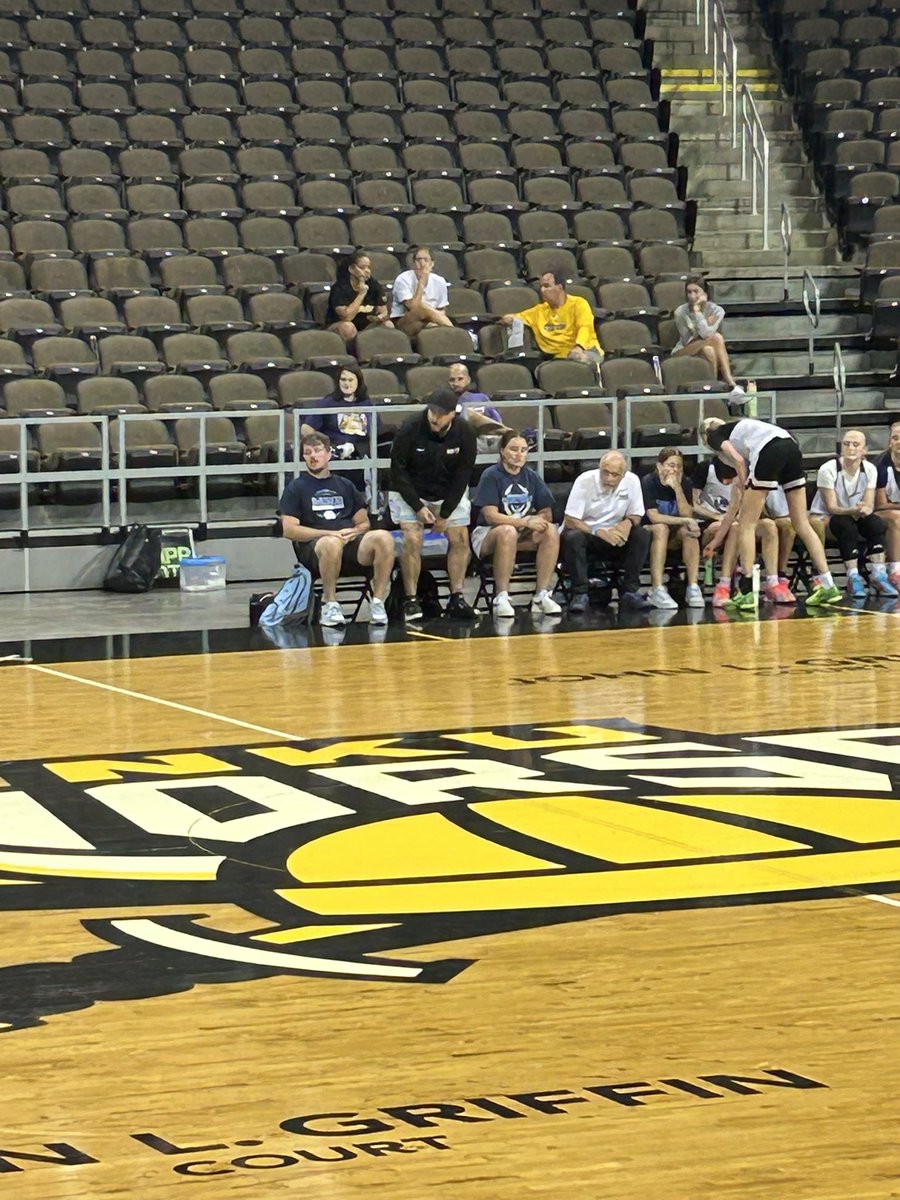 8302R's tweet image. Congrats to the MND Cougars who go 3-0 at the Northern Kentucky University camp, knocking off George Rogers Clark, Mercy and Notre Dame Academy. Great job ladies and coaches!!! πππ