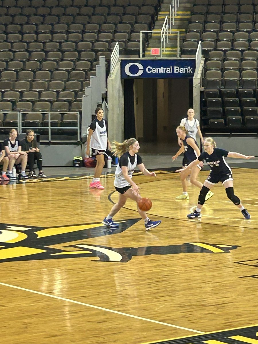 8302R's tweet image. Congrats to the MND Cougars who go 3-0 at the Northern Kentucky University camp, knocking off George Rogers Clark, Mercy and Notre Dame Academy. Great job ladies and coaches!!! πππ