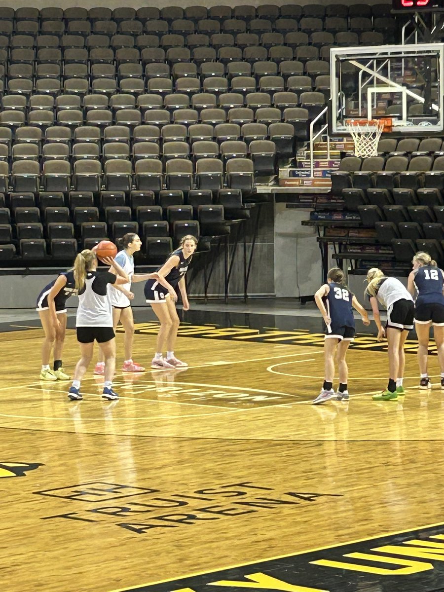 8302R's tweet image. Congrats to the MND Cougars who go 3-0 at the Northern Kentucky University camp, knocking off George Rogers Clark, Mercy and Notre Dame Academy. Great job ladies and coaches!!! πππ