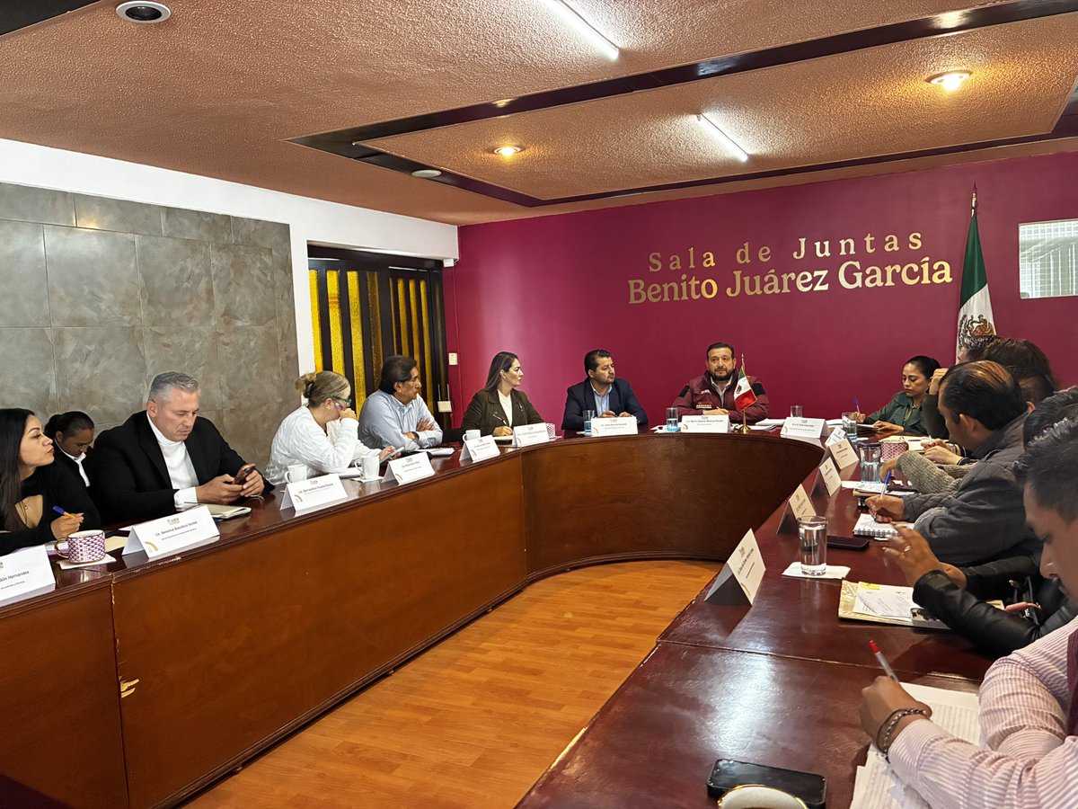 Mario_MedinaP's tweet photo. Camaradas, esta tarde por instrucciones de nuestro presidente municipal @rimoba  tuvimos una mesa de trabajo con el DIFEM, DIF municipal y Dirección de Desarrollo Económico de Toluca 

¡Por una Toluca de oportunidades!
https://t.co/0NRrby9YlM https://t.co/ucYthnp8yt