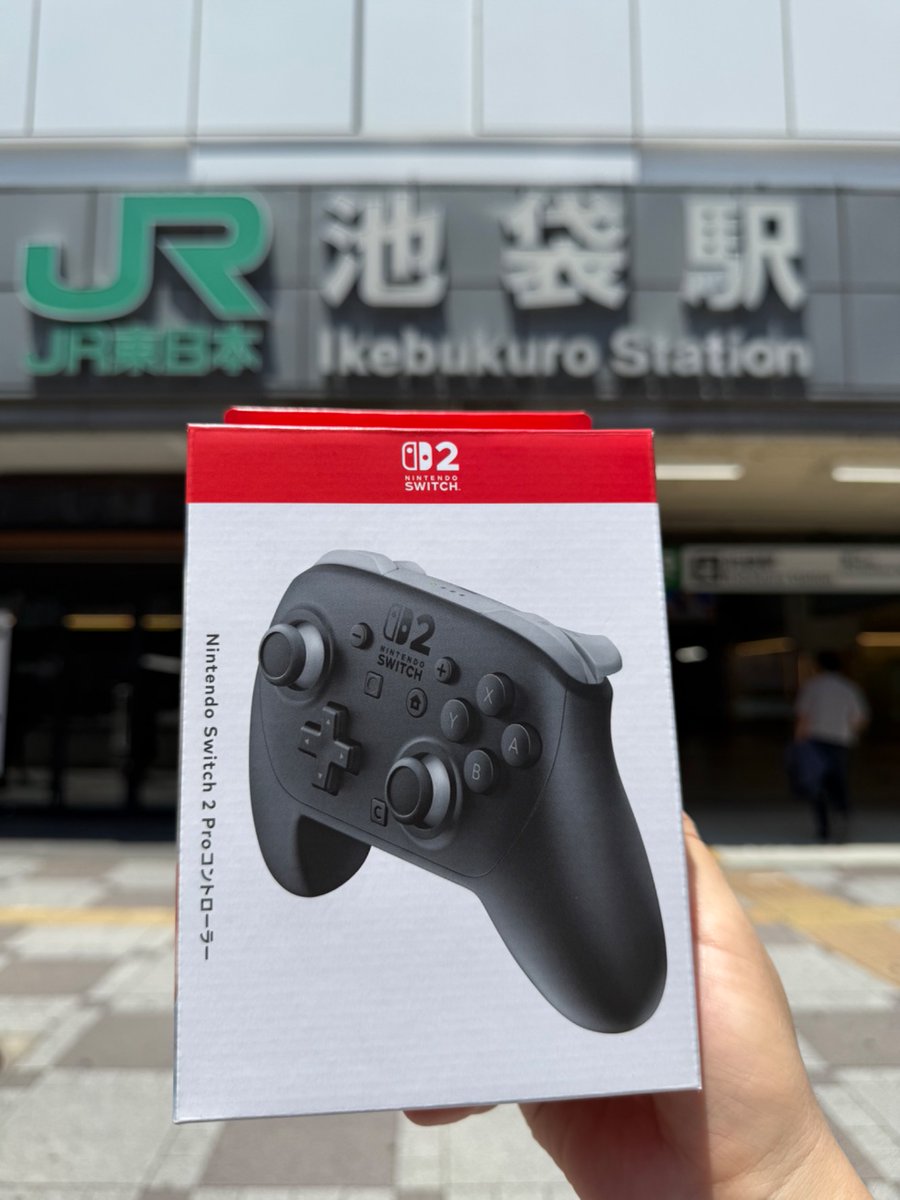 TKR1009's tweet photo. Switch2のプロコントローラー
池袋ビックカメラPC店で普通に売ってたので買ってきました
長持ちしますように！ https://t.co/1CdDA29H2h