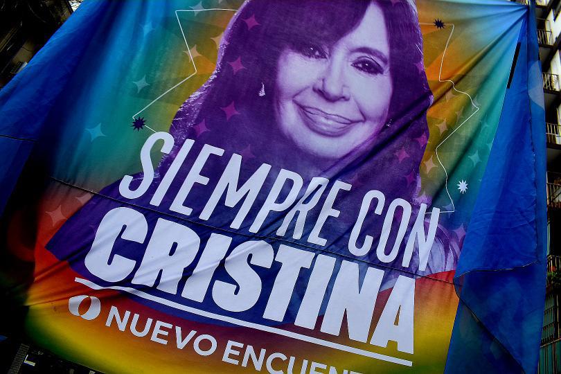 Ella siempre estuvo, ahora nos toca. 
Por la democracia. 
#CristinaLibre ✌️