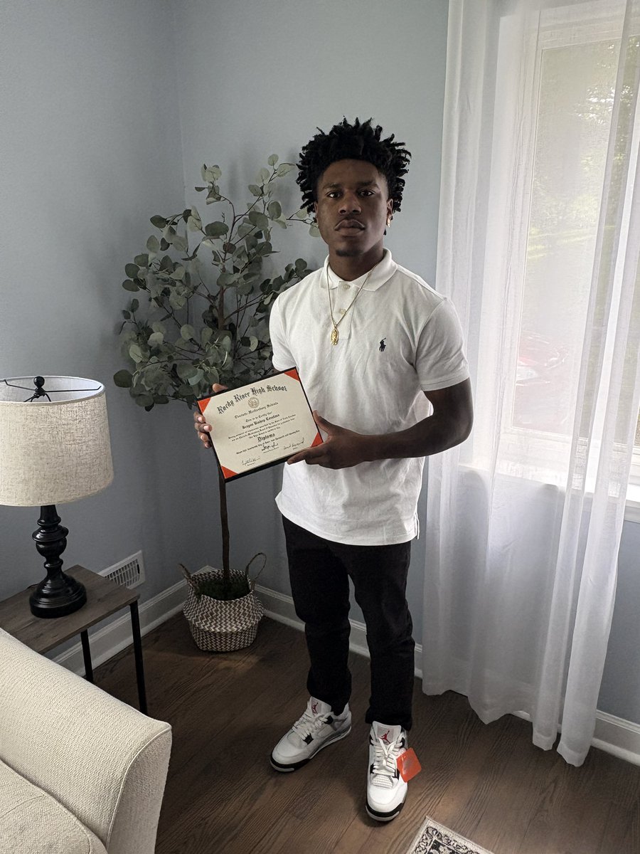 A yn jus graduated mannnn