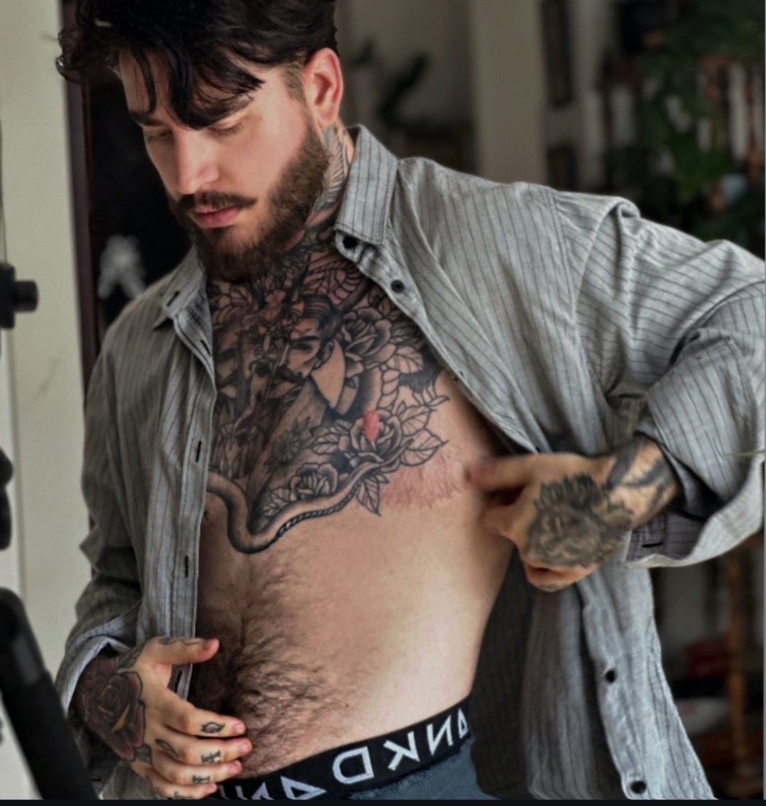 PyroRengok's tweet image. Seios transmasculindos 😎