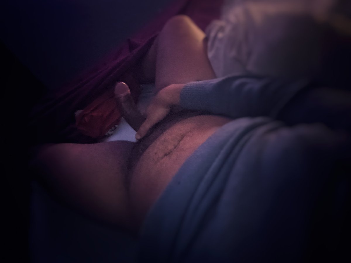Tá frio e chovendo. Mas sempre tem clima pra punha do dia 🐻🥵🌩️💧