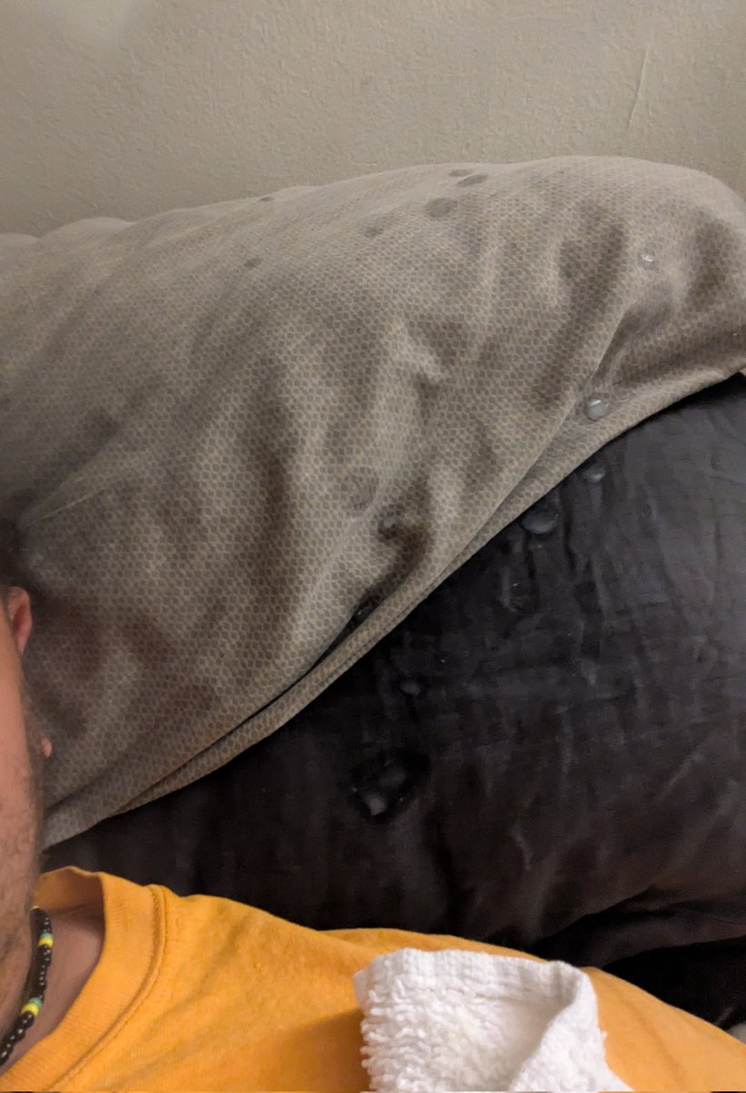 JamesAaronOF's tweet photo. sprayed cum all over my bed https://t.co/InVeDbFXbr