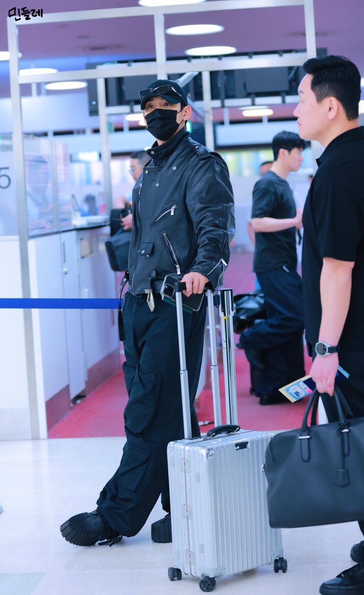 250618 HND 민규♥

응 젤 멋있어🖤🖤
맛있는 밥 먹어 아침 비행 수고했당

#민규  #MINGYU #SEVENTEEN 
#세븐틴 #ミンギュ