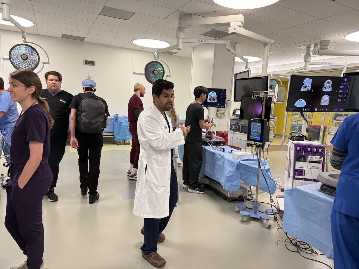 otohns's tweet image. Amazing hands on Otolaryngology lab proctored by my departmental faculty for our EnMed (engineers in medicine) students ⁦@HMethodistMD⁩ ⁦@HMethodistGME⁩ ⁦@HMethodistOTO⁩ ⁦@sinusspecialist⁩ ⁦@EnMedStudents⁩
