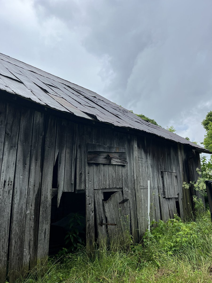 I had to share this barn hoop!
  I saw it while fishing in the middle of nowhere Indiana!  Oh the stories it could tell!  How old  do you think???