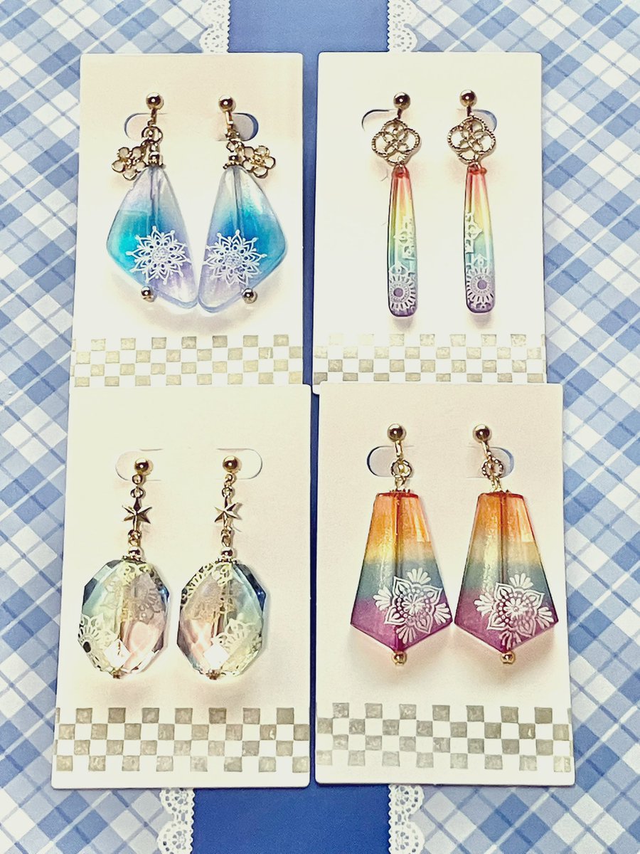 🐰デザフェス 61🐰お品書き

手染めビーズのイヤリングandピアスです(о´∀`о)✨

グラデーションが綺麗なビーズの上にレース柄のような模様を入れてみたよ

金具はピアス⇆イヤリング変更可能🩷
です

＃デザフェス61
＃デザフェスお品書き
＃ハンドメイド好きさんと繋がりたい 
＃ハンドメイド作品