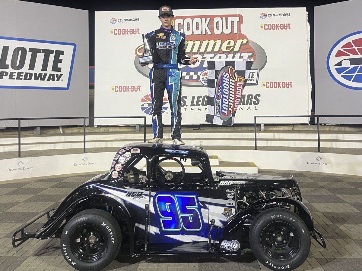 USLegendCars's tweet photo. London strikes at @CLTMotorSpdwy and wins his first Pro win in Round 3 of the @CookOut Summer Shootout! 🏎️💨⚡️
#CookOutSSO | #INEW https://t.co/FAExPwhBiu