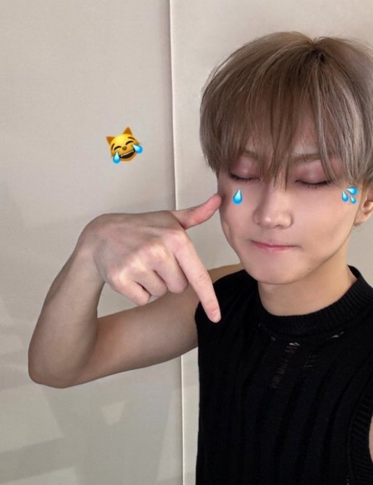 BASE : ON tweet media