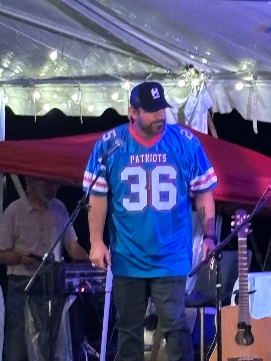 wcsPHScr's tweet image. The one and only Lee Brice taking the stage repping the Page Patriots!! Let’s go!!