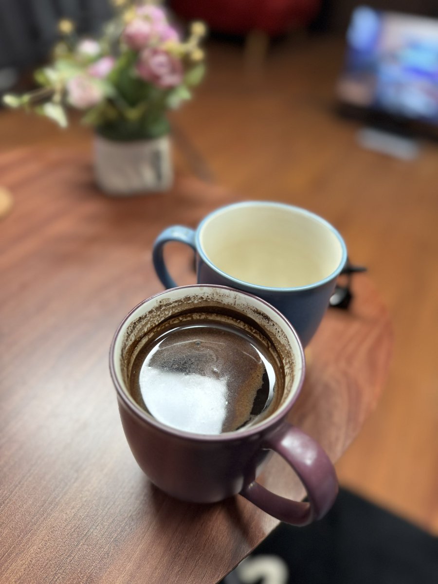 Gelas yg 1 lagi buat apaan.