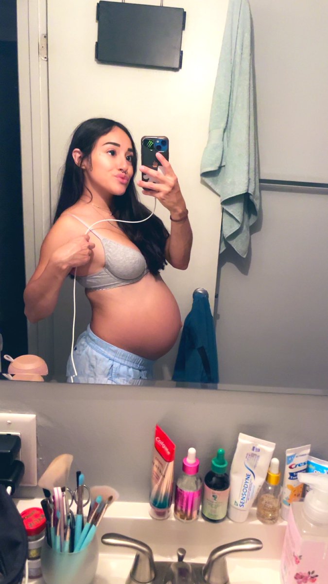 summs42's tweet image. 32 weeks is crazy 🤰🏻