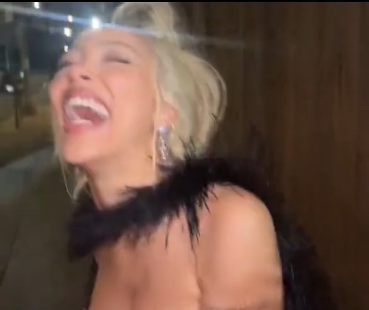 voidofchris's tweet image. Things are getting worse faster than I can lower my standards