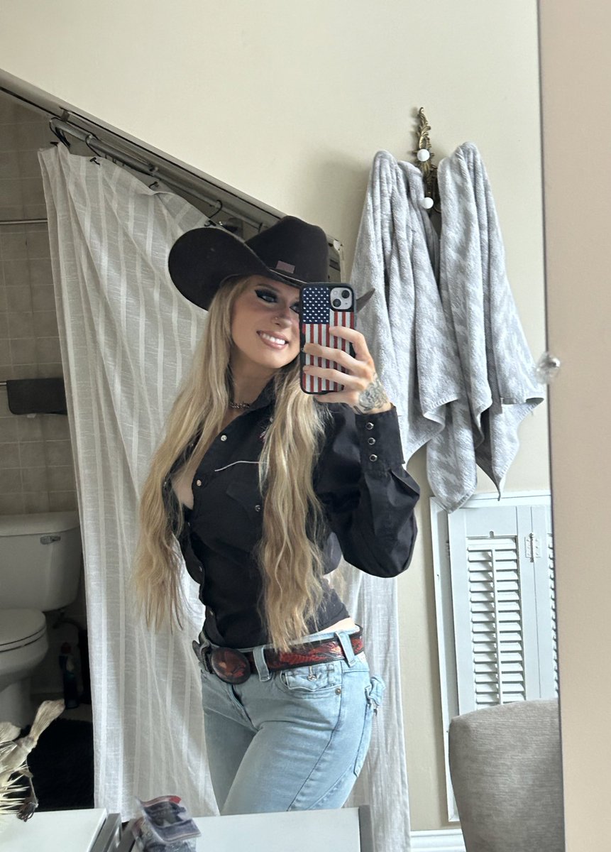 alexis xj👩🏼‍🏭 tweet media