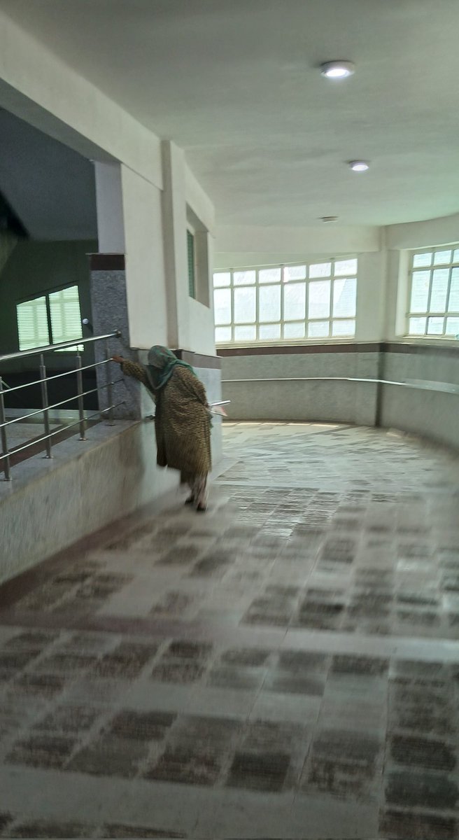 owaisfarooqi's tweet photo. Random picture of everyday scenes at district hospital #Bandipora. How long will it take for administration to make the abandoned line system functional?

@OmarAbdullah @sakinaitoo @nizamuddinbhat @OfficeOfLGJandK https://t.co/cgkBvfafhj