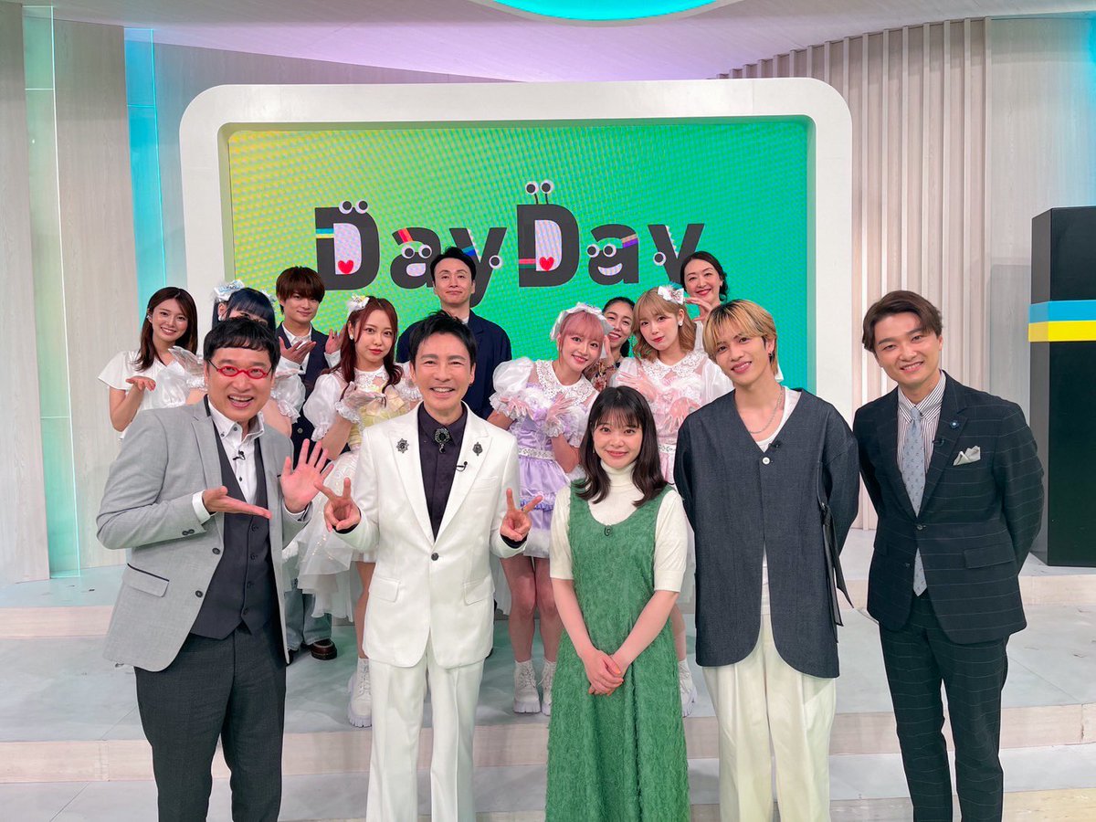 DayDay.【日テレ公式】 (@ntv_dayday) on Twitter photo \本日6/18(水) #DayDay.📺/
#郷ひろみ さん
3⃣回目の生出演🔥
通算111枚目となるニューシングル
🎵「#最強無敵のDongDongDong!」
生パフォーマンス🕺🪩
放送後にMCと撮影した
TikTok動画も公開予定です😉
ご覧くださった皆さま
ぜひ感想コメントをお寄せください🙌
<a href="/hiromigostaff/">郷ひろみスタッフ公式</a> \本日6/18(水) #DayDay.📺/
#郷ひろみ さん
3⃣回目の生出演🔥
通算111枚目となるニューシングル
🎵「#最強無敵のDongDongDong!」
生パフォーマンス🕺🪩
放送後にMCと撮影した
TikTok動画も公開予定です😉
ご覧くださった皆さま
ぜひ感想コメントをお寄せください🙌
<a href="/hiromigostaff/">郷ひろみスタッフ公式</a>